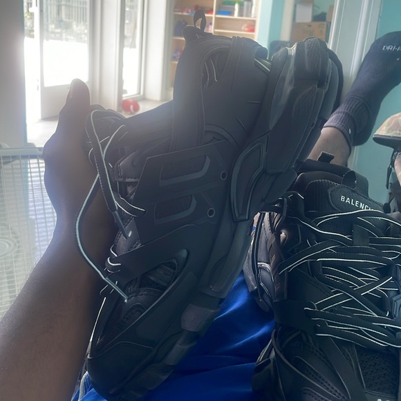 Brand new only ever worn once I don’t like them anymore reason for selling it - Picture 2 of 5